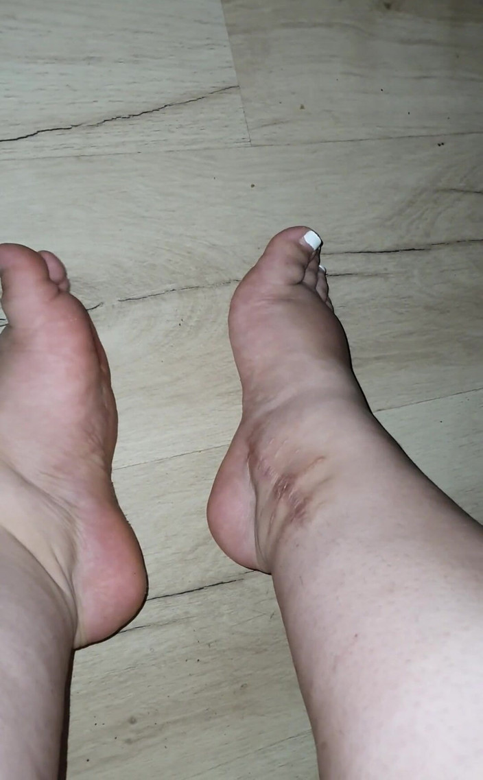 LoraBbw: 真夜中の足が披露!!