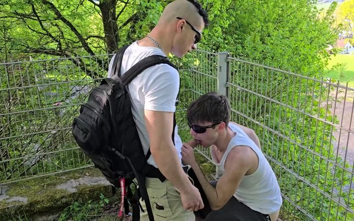 boyzxy212: Barbacka knull maraton med min homosexuella slampa - 6 massor av sperma...