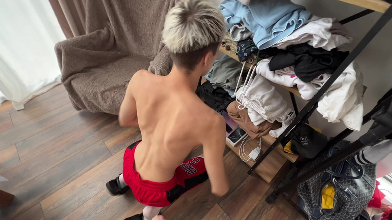 Sandro Jenner: O Padrasto Ficou Excitado E Fodeu Um Twink Fofo Na...