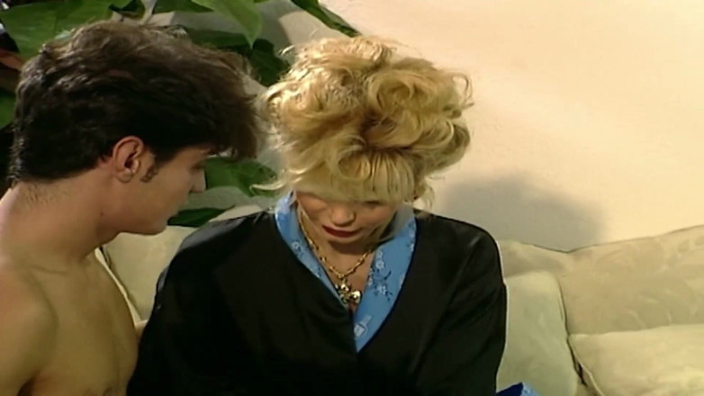 Vintage Climax: L'eccellente milf bionda scopa analmente
