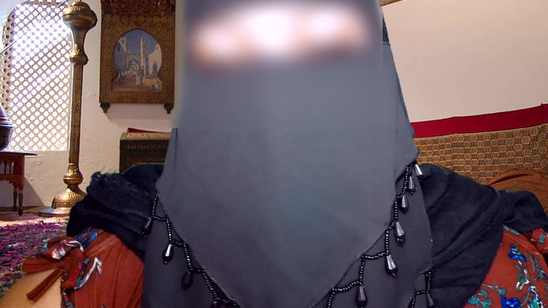 Shahinbd: Gadis Bangladesh dengan burqa datang ke arab saudi dan dientot...
