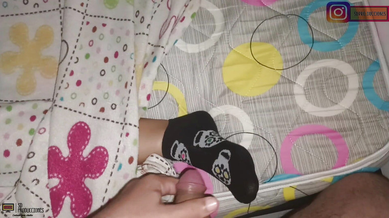 JhonWitt: 我娇小的继妹跪着吮吸我的大鸡巴暨在我的嘴里 - 西班牙语色情