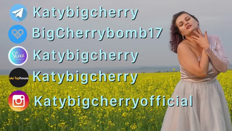 Katybigcherry: 배다른 아들의 자지를 빨아주는 새엄마