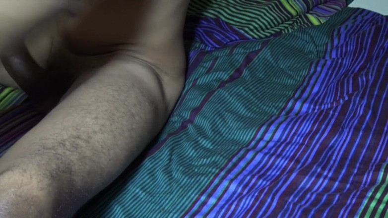 INTERRACIAL BAREBACK SEX: ラテン系ふしだらな女は、アラブのTaharによってbarebaclk犯さ