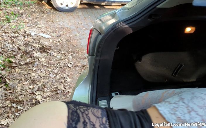 Cumdrinking Wife: Massiccia gangbang con creampie nell'area del parcheggio