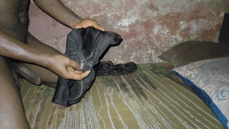 Masturbator emmy: No Meu Quarto Rústico, Cama Rústica, Há Muita Diversão Disponível