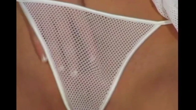 My girlfriend: O tânără bombă uimitoare ajunge la orgasm cu un castravete