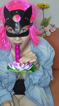 Se mina massiva naturliga bröst när jag onanerar i min bedårande fittmask