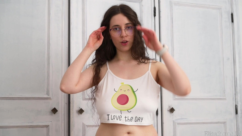 ElizaTheModel: Конкурс із підстрибуючим контролем без бюстгальтера