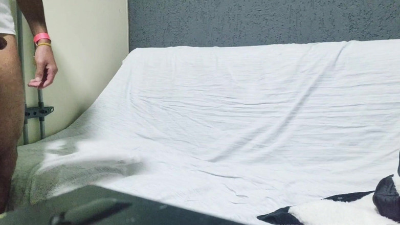 TheBlacKHunterr: Güvenlik görevlisi ve ördeği saklanıyor