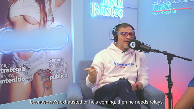 JuanBustos: Nimfomanka Gigidamessco krzyczy z przyjemnością: Jej cipka nasączona maszyną do...