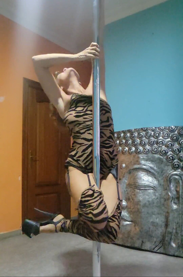 Pole dance session (Sensual polestar)