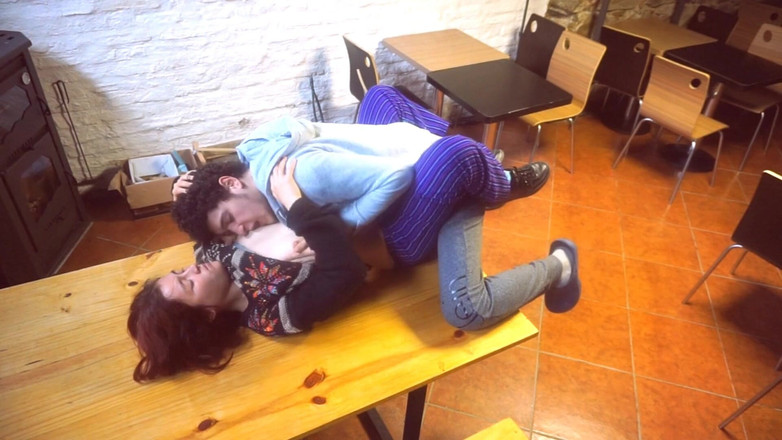 Kyle Smith: レストランが閉まるとテーブルの上のウェイトレスとセックスします