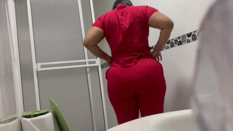 kloyesteicy: Une infirmière pisse