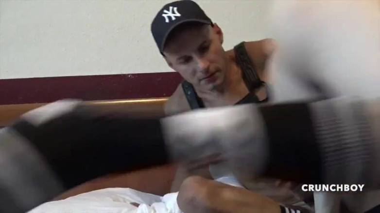 Hot rough sex special bareback: Блядувата шлюха badboy відтрахана його другом