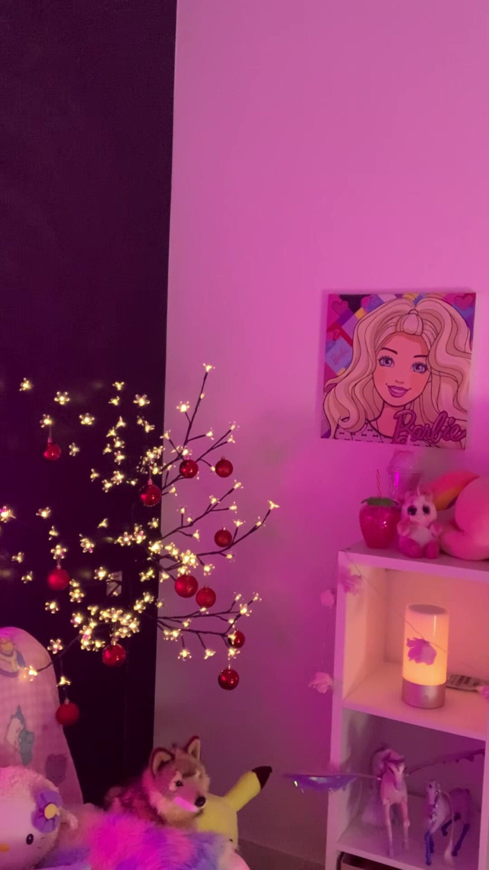 Little_Kitty69: Ráda mě sleduješ, jak si drňu olej po celém mém...