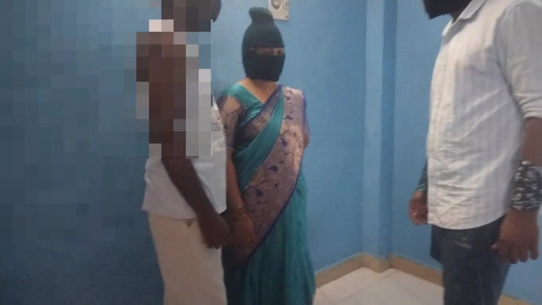 Tamil lesbian: Soția mea face sex cu șeful meu. Sex în trei sexy