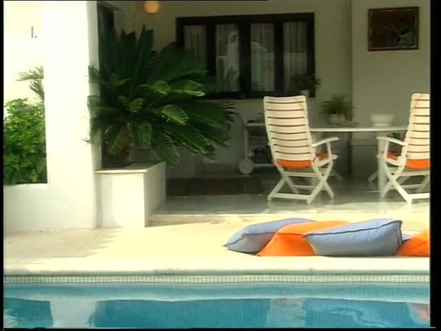 Lesbian Illusion: Lesbianas muy sexy en la piscina