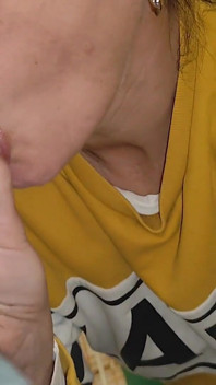 Het MILF Styvmamma Slarvig Avsugning Med Sperma I Munnen
