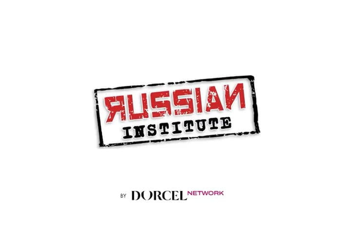 Russian Institute: 귀여운 럭키 러브와 야외 섹스