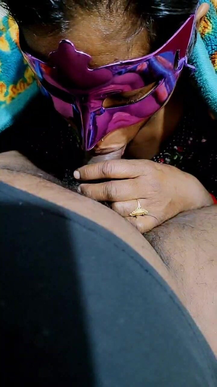 FULLMJEDETI: पड़ोसी भाभी ने मेरा लंड चूसा