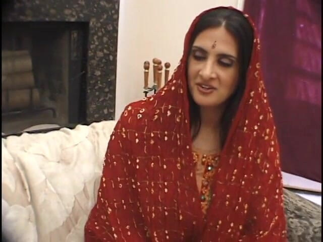 Cumming Soon: La ragazza indiana va contro la cultura e le gole...