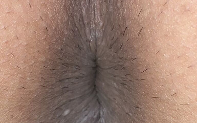 Kyotosigakk: Kadın iç çamaşırı giyen bir adamın götü ve götü