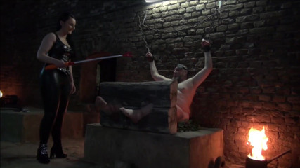 Lady Luciana Di Domizio: Köle için bastionade