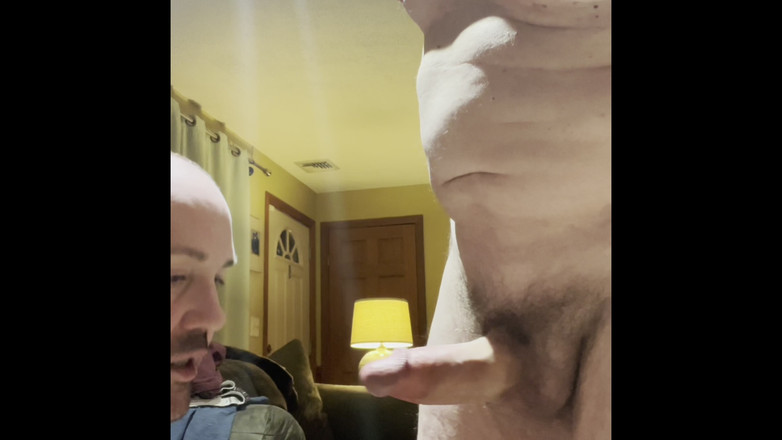 Tyler8: 爸爸的大鸡巴被鸡巴深喉咙和乳头玩弄