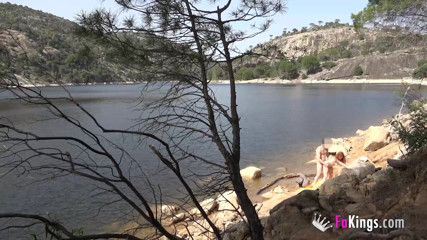 FAKings: Найглибше горло шукає хлопців, щоб відсмоктати на відкритому повітрі