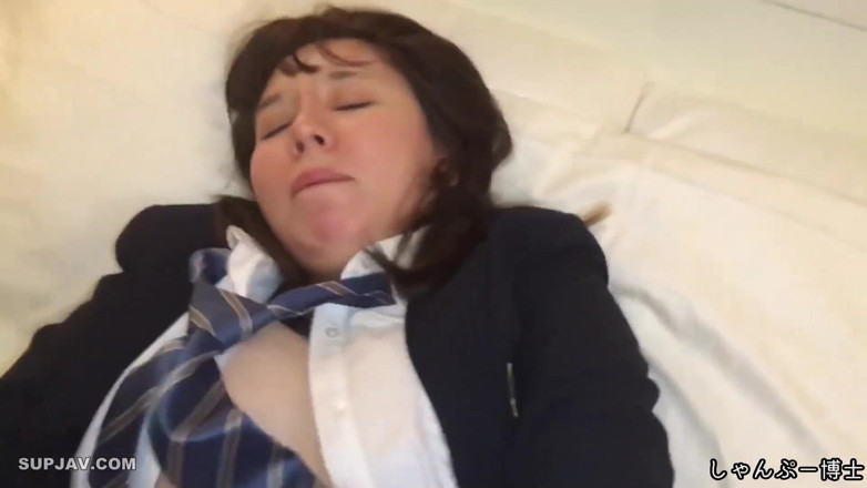 Asians in love: Gadis kampus pantat montok dicrot di dalam