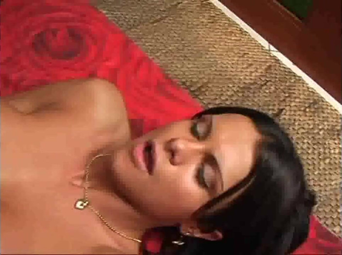 Shemale videos: Transxeuel große möpse von bisex-jungen gefickt