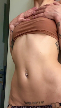Stuzzica La Pancia & Curve - Adorazione Della Dea Rossa Tatuata