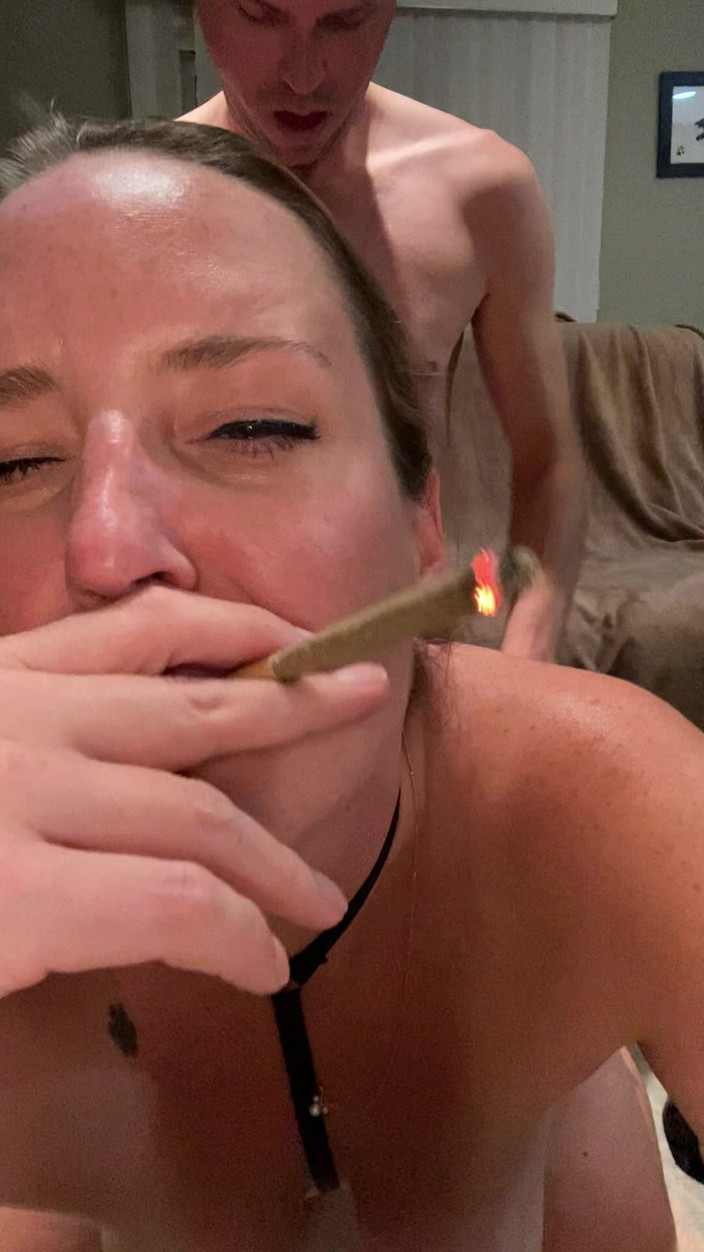 Avril Showers: MILf wird hinter hinter sperma auf arsch geritten