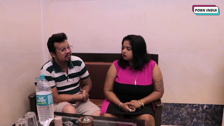 Porn India Studio: Fată sexy cu țâțe mari face sex romantic dur cu un...