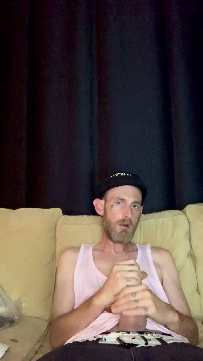 Jack_D_Stranger: Nästan fångad att strök den på Airbnb i soffan