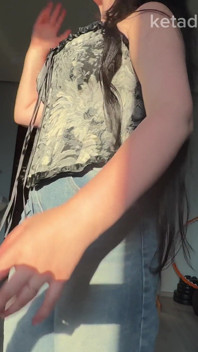 La ragazza del locale è venuta subito nel mio appartamento e dopo la festa ha fatto sesso amatoriale vero e intenso
