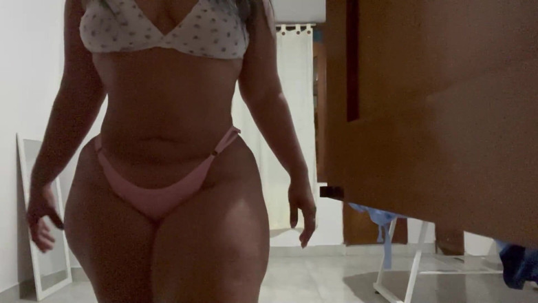 zendella usain: ENFERMERA se cambia de ropa y es captada por la...