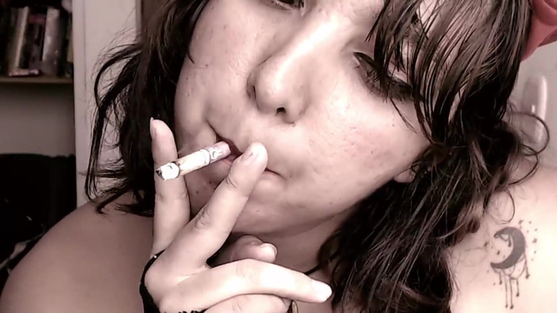 Nana Bela: Mrs. De Chaplin, in den 40ern