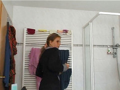 Lucky Cooch: Bella bruna amatoriale si sta facendo la doccia