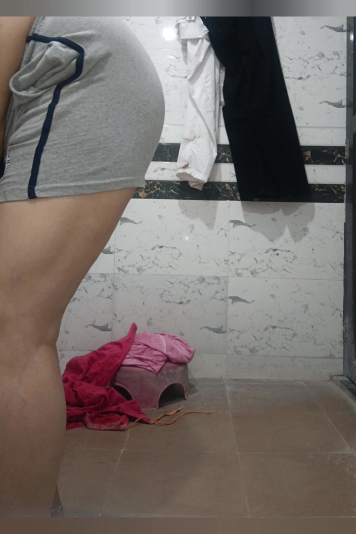Priyahot77: Priya bhabi tập thể dục nóng bỏng toàn thân trong...
