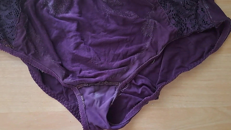 Younger_94: Ibu-ibu lagi asik orgasme sampai orgasme