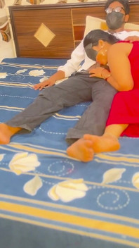 Soție indiancă sexy legată la ochi sex în bucătărie cu soțul futând dur la ochi video hindi