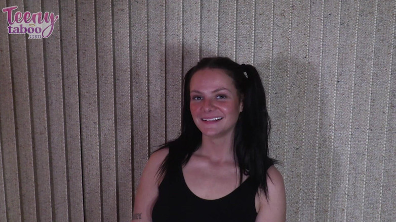 Teenytaboo: Amigo kız Daisy koçtan anal seks yapıyor