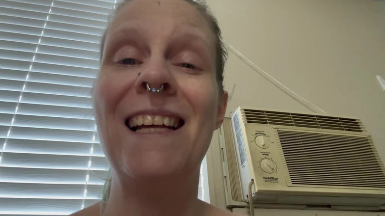 Hot potato girl: Provando la mia nuova spaccatrice pirata sul mio culo