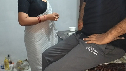 Hotty_ragini: Saat pembantu minta dinaikkan gajinya, majikan menaikkan gajinya.