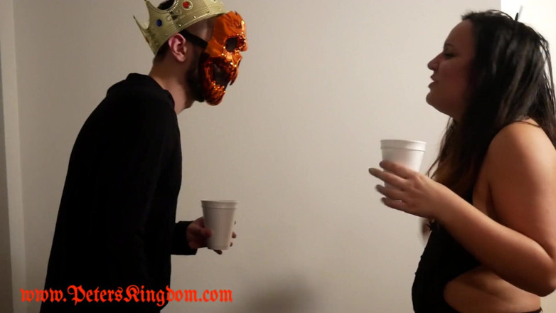 Sluts Around Town: Perjalan parti Halloween