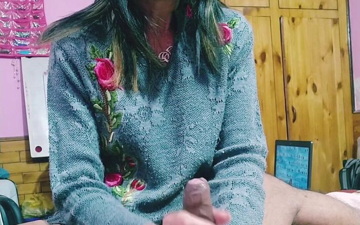 Bolly Karma: परफेक्ट हाथों वाली सुपर हॉट मम्मी हसीना