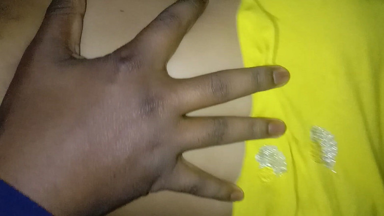 Deshi women: 18 岁印度美丽的饥渴农村女孩，被男朋友狠操