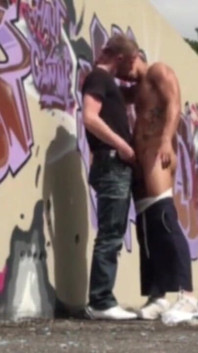 Fransız twink açık havada seksi kaslı latin dominant tarafından kullanılıyor